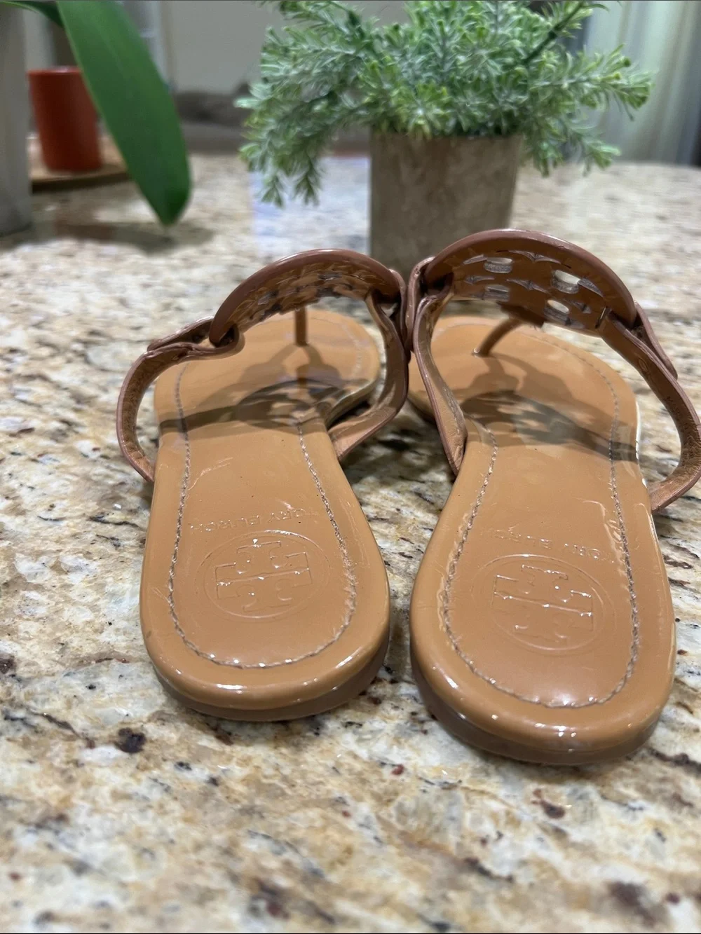 TORY BURCH Miller Tan Patent Leather Thong Sandal 6M